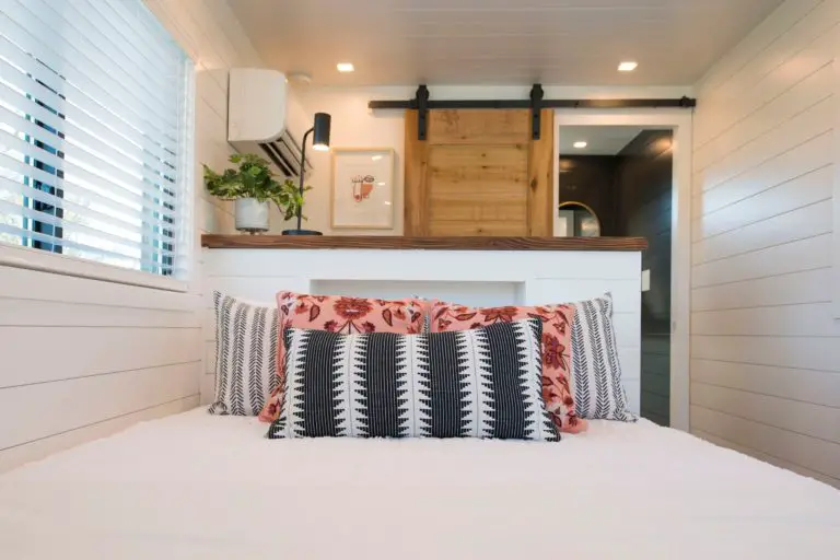 Absolutely Container House Helm 2 by CargoHome