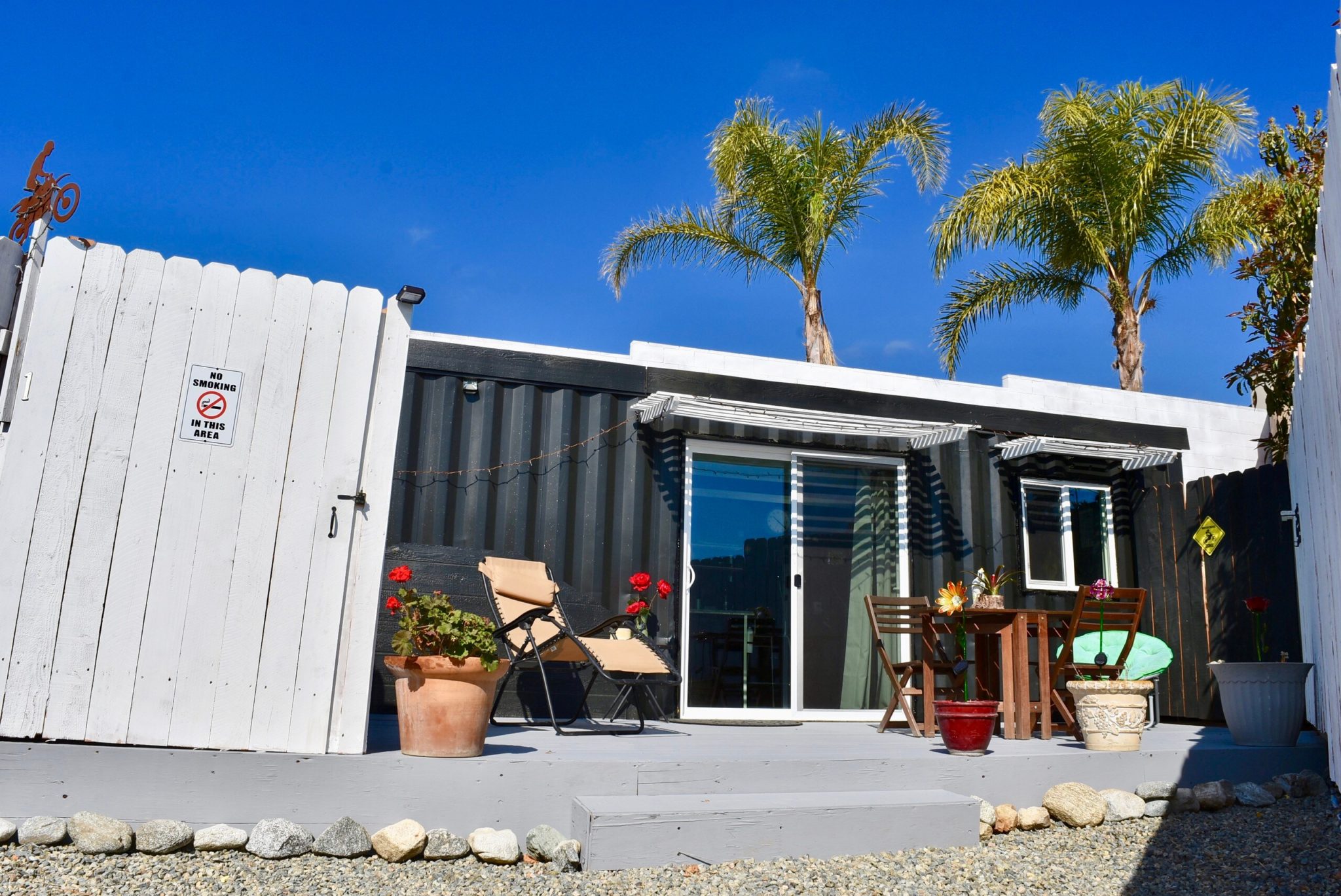 Cozy Shipping Container House from San Bernardino, California USA