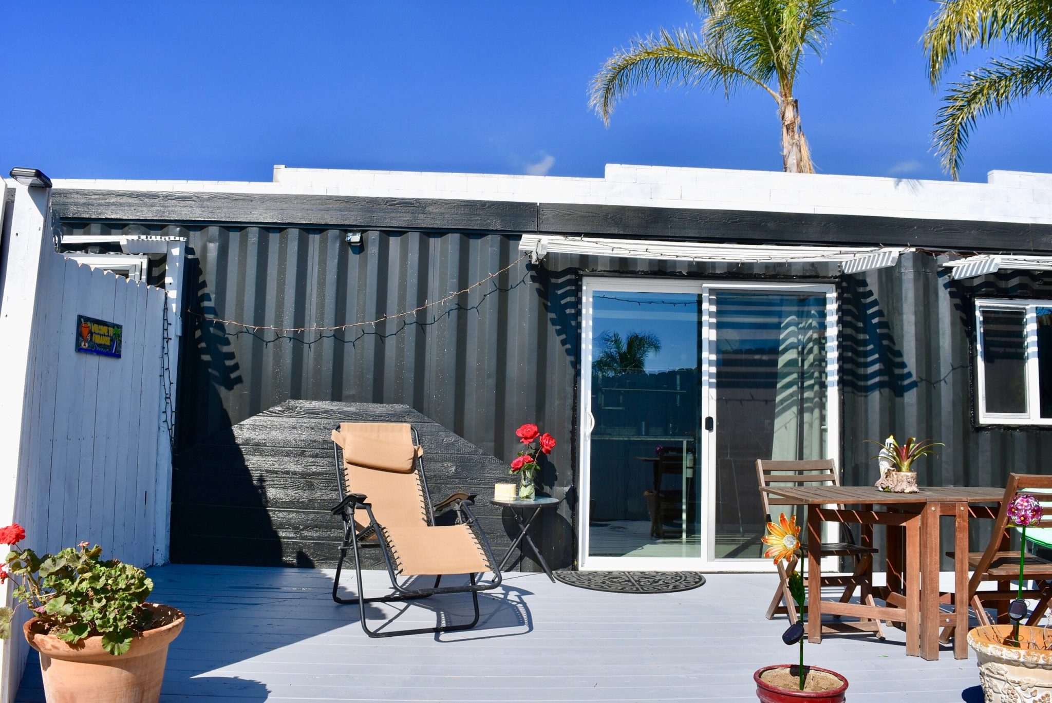 Cozy Shipping Container House from San Bernardino, California USA