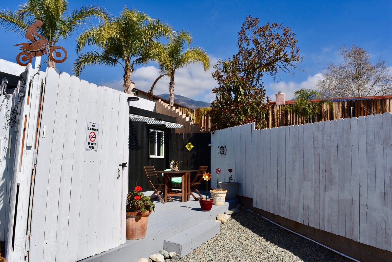 Cozy Shipping Container House from San Bernardino, California USA