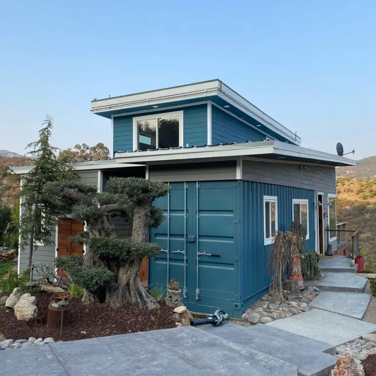 4 Shipping Containers Converted into Unique Home in California