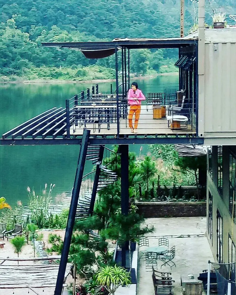 What About a Container House by an Amazing Lake?
