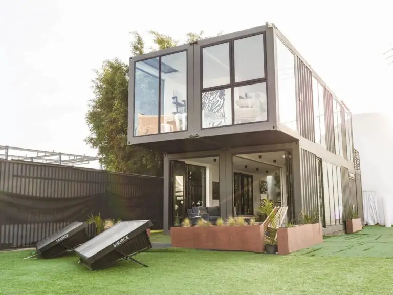 Affordable Shipping Container House Assembled in 48 hours in Downtown
