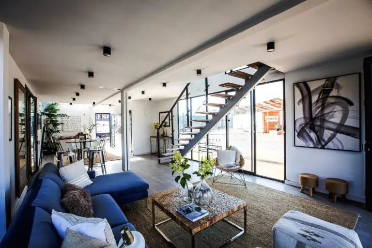 Affordable Shipping Container House Assembled in 48 hours in Downtown