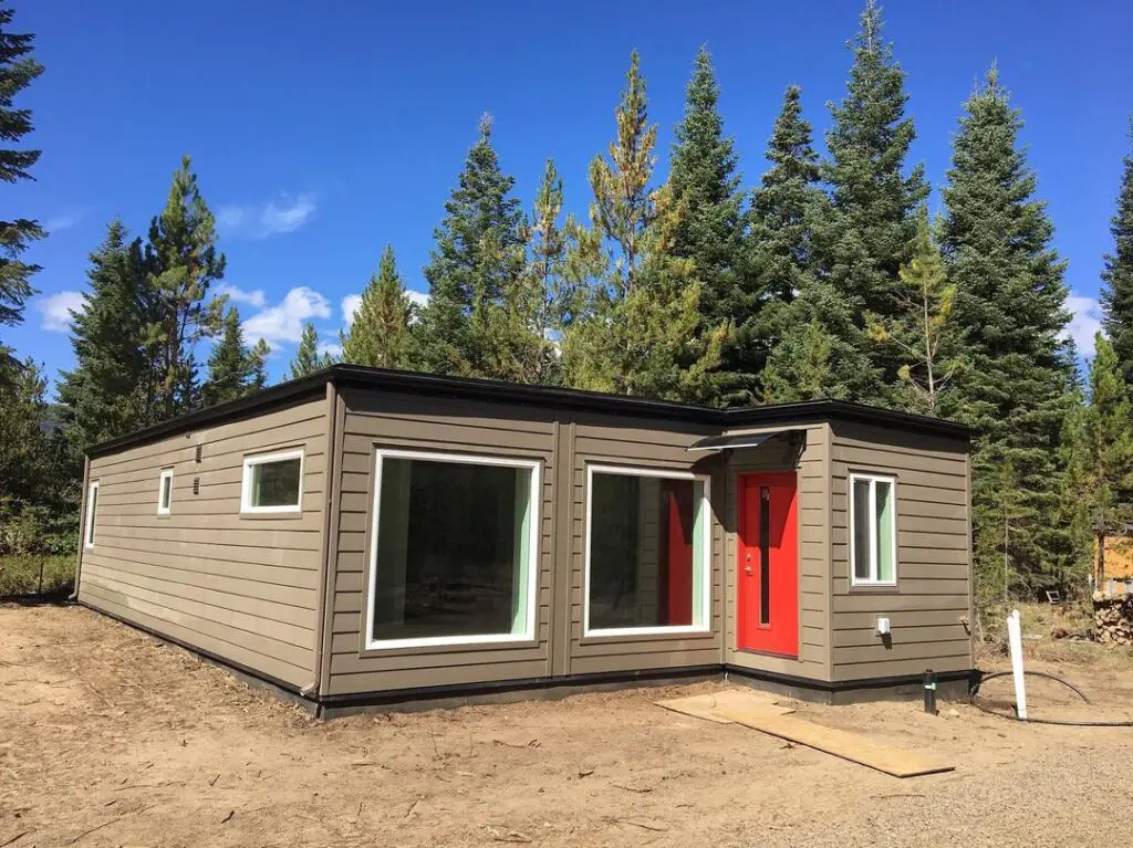 Idaho's 500K, 960 Sqft House Crafted from Three Shipping Containers